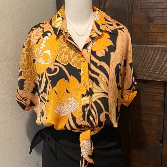 Striking tie-front patterned blouse - Picture 10 of 12